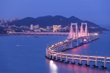 【A1山東半島 慢調青島雙飛5日】青島啤酒博物館·嶗山·太清宮·蓬萊閣·劉公島·東炮臺·燕兒島公園